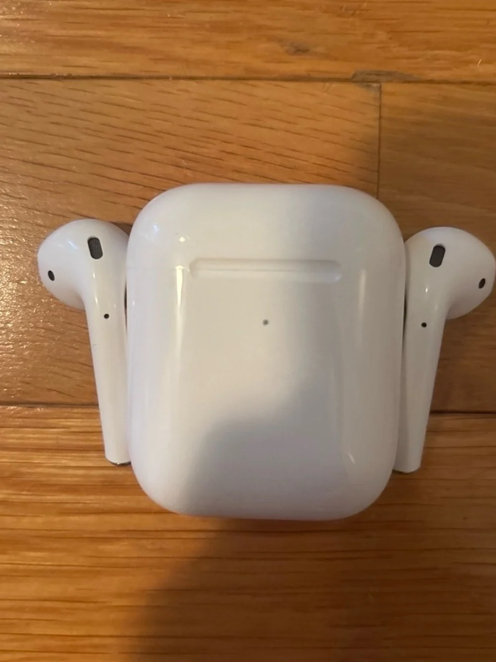 Apple White Wireless Earbuds with Charging Case (Boxed)